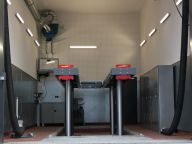Pruefraum mit MAHA MBT 2200 LON und autop Vier-Stempel-Hebebuehne Quattrolift 4.50 F 550.JPG